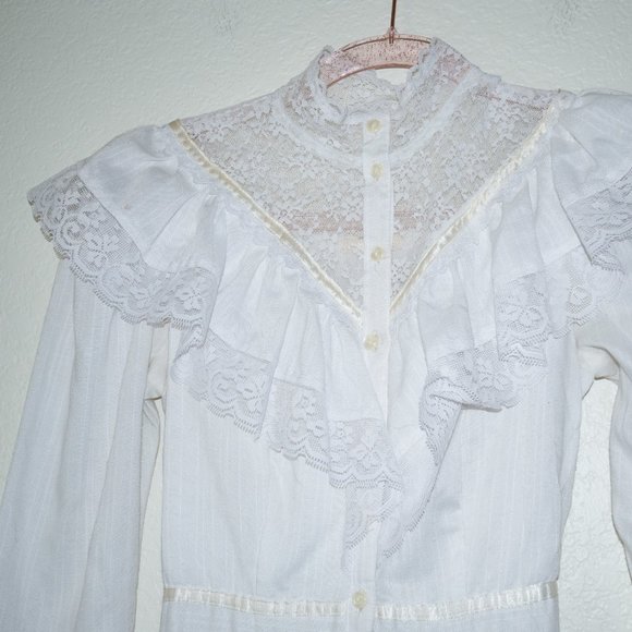 White gunnesax prarie dress with buttons down the front - Picture 7 of 8